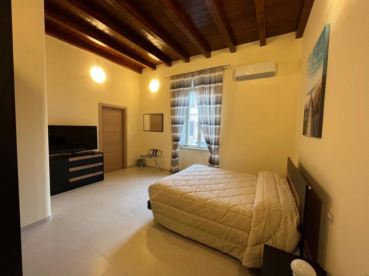 In Centro Rooms And Apartments Isola di Liri Exterior photo