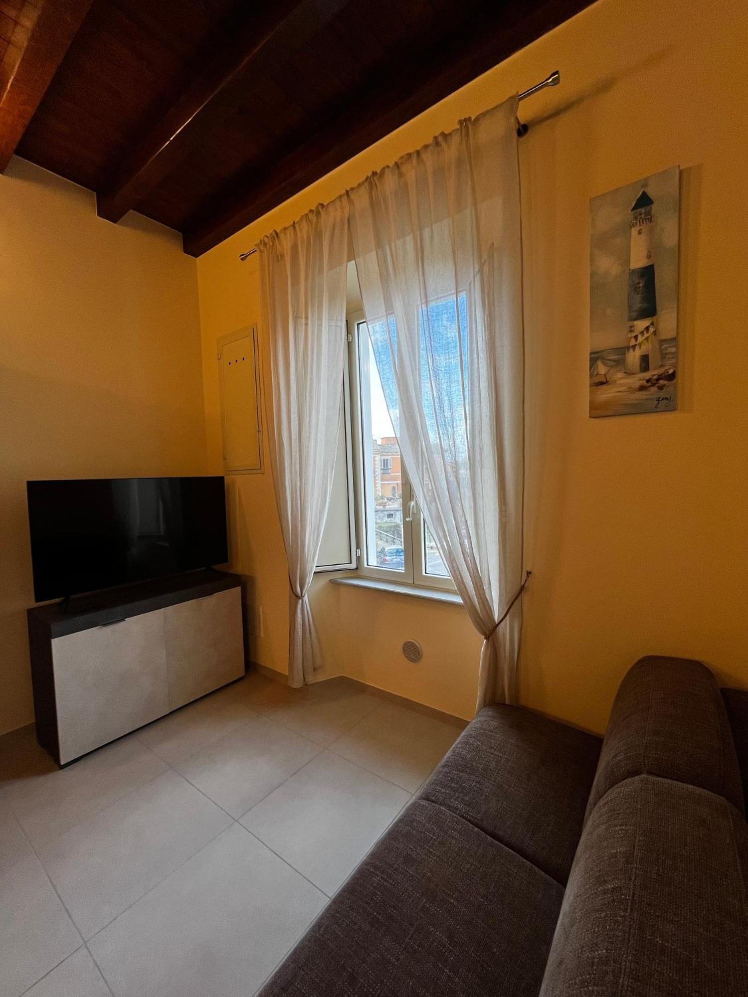 In Centro Rooms And Apartments Isola di Liri Exterior photo